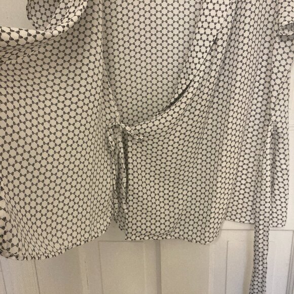 Womens Lightweight Geometric Wrap Work Blouse - Picture 5 of 6